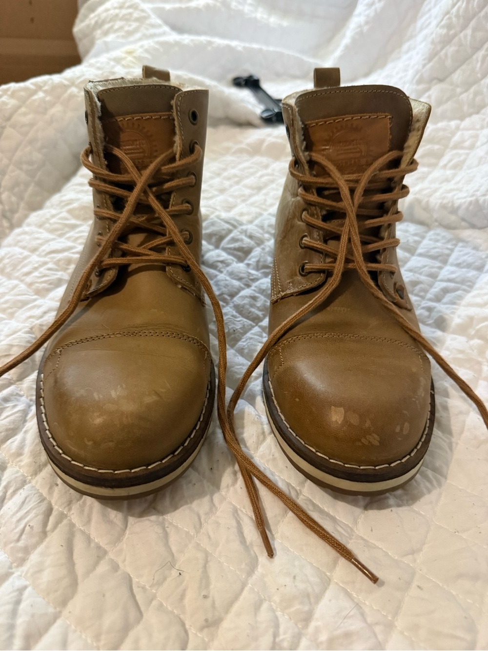 Men’s Bull Boxer rugged leather boots with lace up design